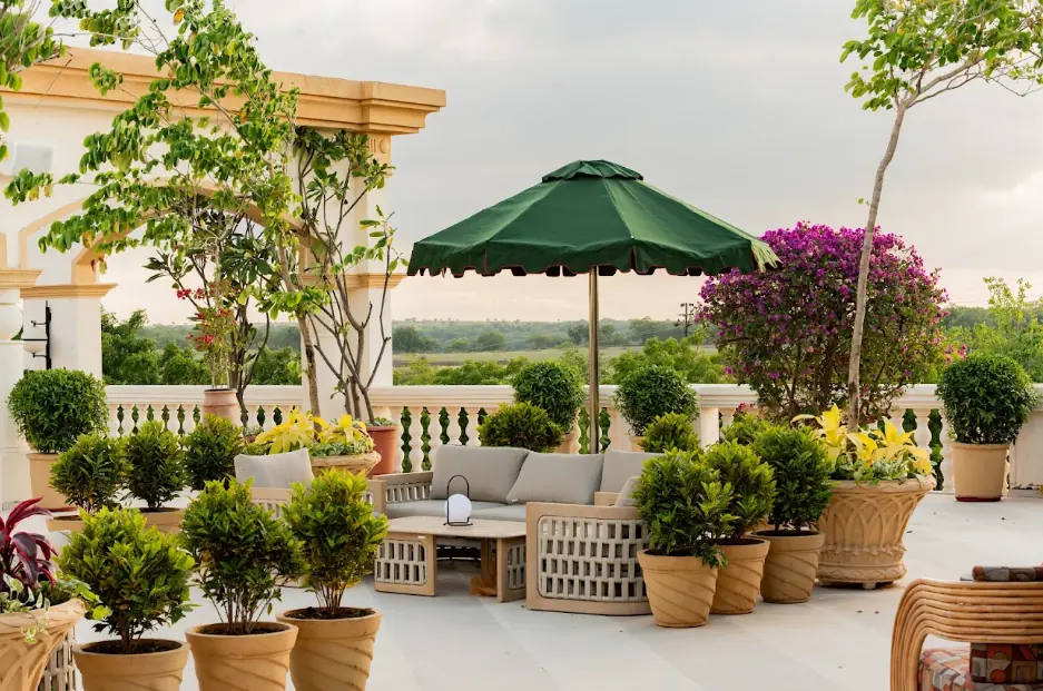 Sunday Brunch by the Pool: An All-Day Estate Escape
